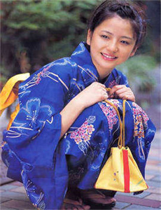 《两个小婕子和我做愛视频》
